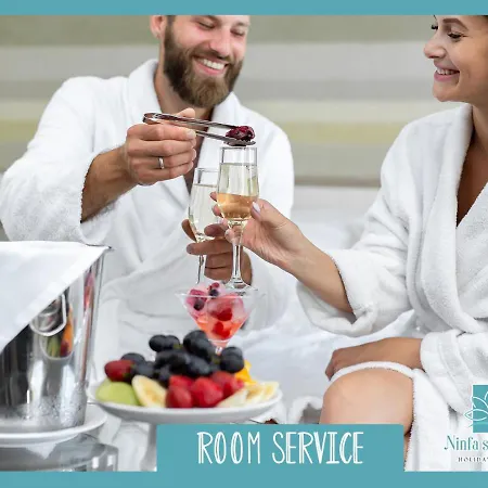 Ninfa Sul Mare Apartments - Piscina Idromassaggio 50 M E T R I Dal Mare Free Parking Aparthotel 4*