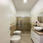 アパートホテル Ninfa Sul Mare - Piscina Idromassaggio 50 M E T R I Dal Mare Free Parking 4*