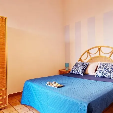 Ninfa Sul Mare 50 M E T R I Dal Mare Breakfast And Free Parking Capo Vaticano
