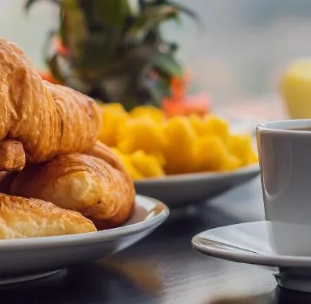 아파트호텔 Ninfa Sul Mare Apartments - Piscina Idromassaggio 50 M E T R I Dal Mare Free Parking 4*