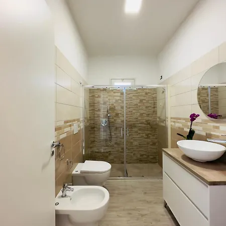 아파트호텔 Ninfa Sul Mare Apartments - Piscina Idromassaggio 50 M E T R I Dal Mare Free Parking 4*