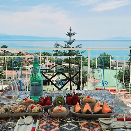 Appart hôtel Ninfa Sul Mare Apartments 50 M E T R I Dal Mare Best Breakfast And Free Parking Capo Vaticano