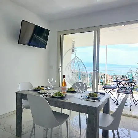 Ninfa Sul Mare Apartments - Piscina Idromassaggio 50 M E T R I Dal Mare Free Parking 4*