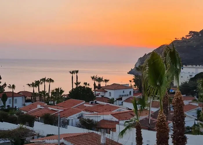 מלון דירות Ninfa Sul Mare - Piscina Idromassaggio 50 M E T R I Dal Mare Free Parking