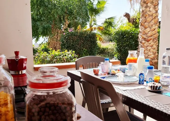 מלון דירות Ninfa Sul Mare - Piscina Idromassaggio 50 M E T R I Dal Mare Free Parking