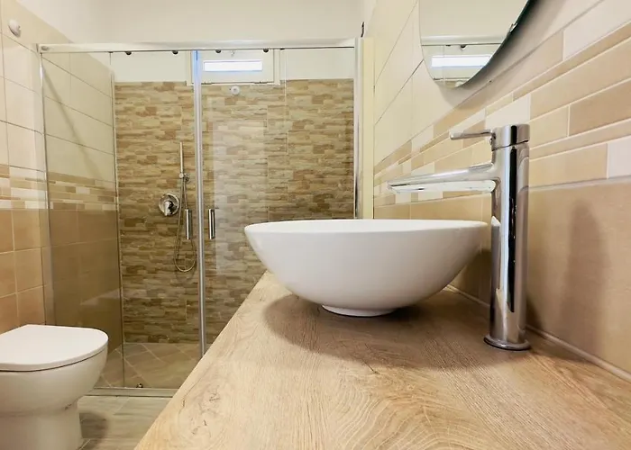 מלון דירות Ninfa Sul Mare - Piscina Idromassaggio 50 M E T R I Dal Mare Free Parking קאפו ואטיצ'אנו