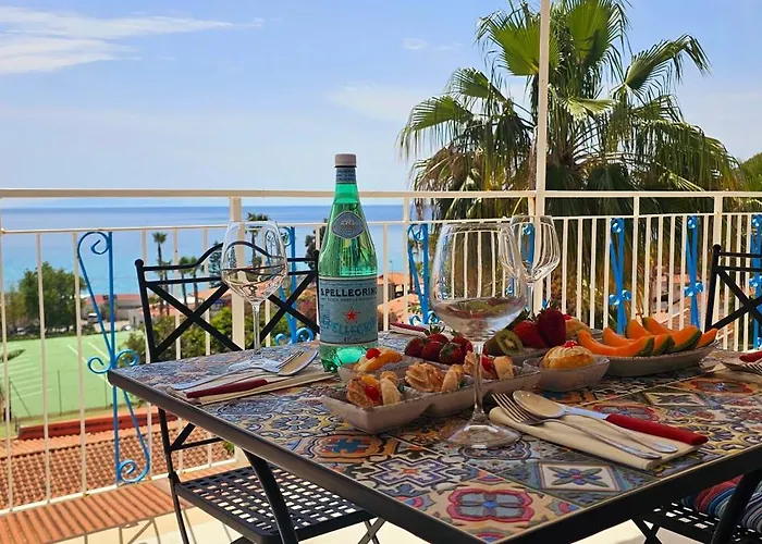 מלון דירות Ninfa Sul Mare - Piscina Idromassaggio 50 M E T R I Dal Mare Free Parking