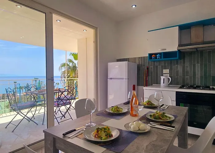 מלון דירות Ninfa Sul Mare - Piscina Idromassaggio 50 M E T R I Dal Mare Free Parking 4*