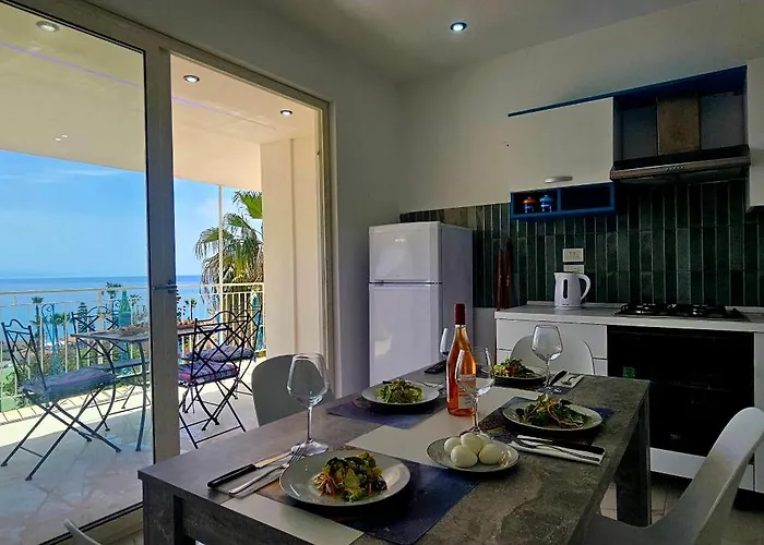 מלון דירות Ninfa Sul Mare - Piscina Idromassaggio 50 M E T R I Dal Mare Free Parking