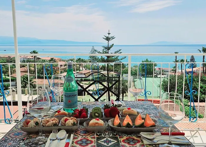 מלון דירות Ninfa Sul Mare - Piscina Idromassaggio 50 M E T R I Dal Mare Free Parking 4*